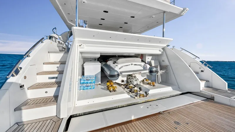 Slide: The Image of Azimut 89 2019 - 24