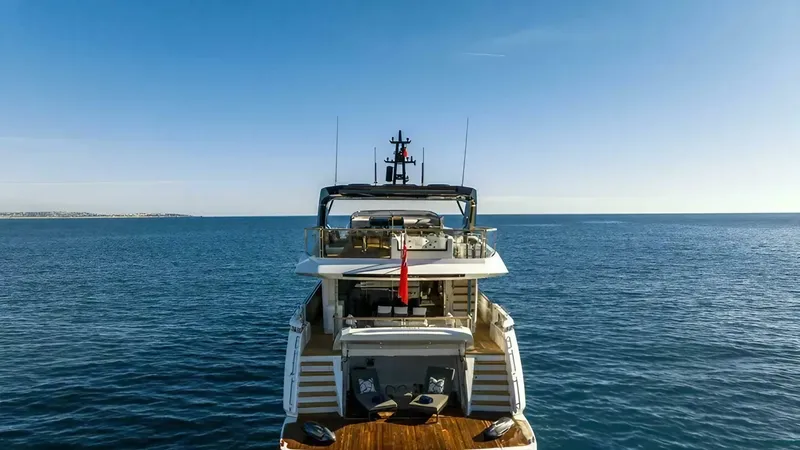 Slide: The Image of Sunseeker 98 2024 - 15