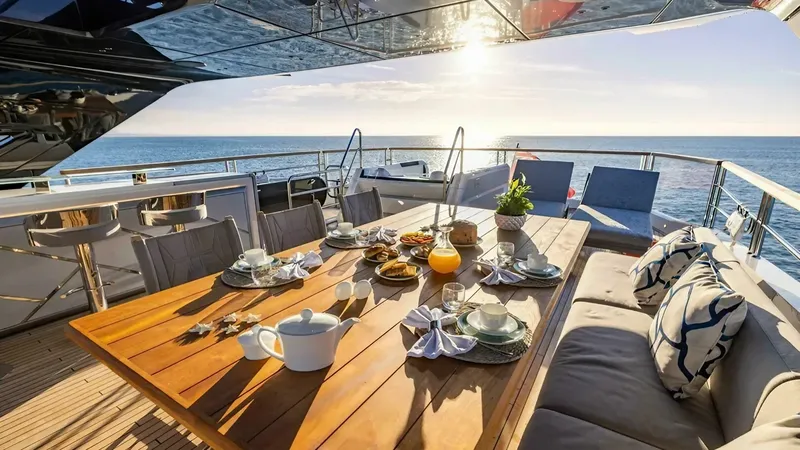 Slide: The Image of Sunseeker 98 2024 - 14