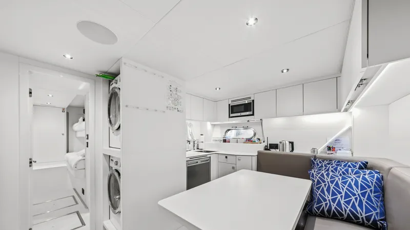 Slide: The Image of Sunseeker 98 2024 - 16