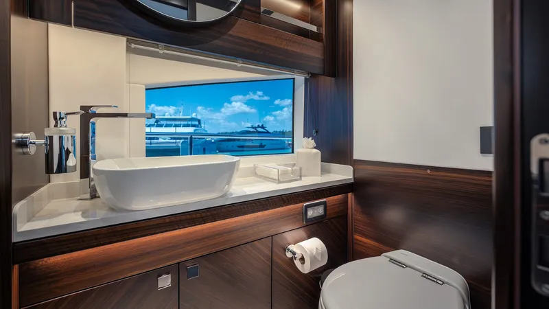 Slide: The Image of Sunseeker 88 2025 - 33