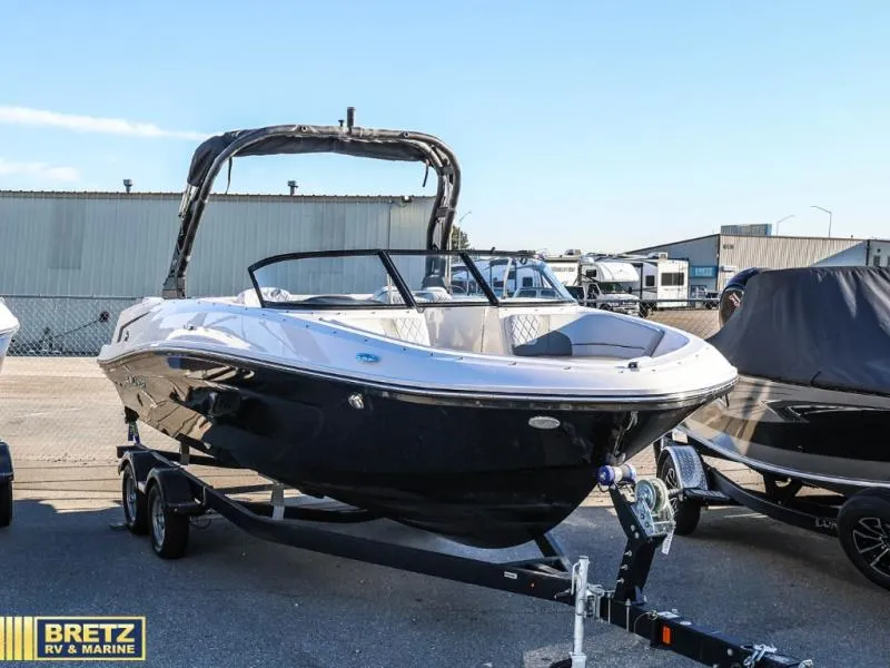 The Image of Bayliner VR6 Bowrider 2026 - 0