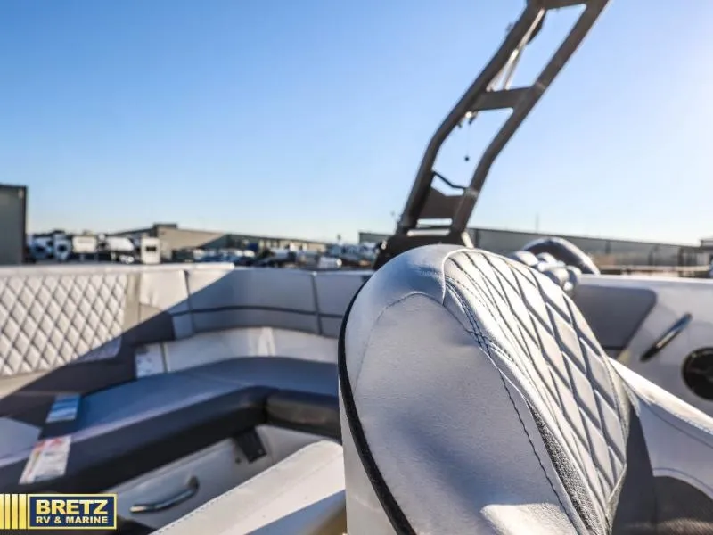 Slide: The Image of Bayliner VR6 Bowrider 2026 - 14