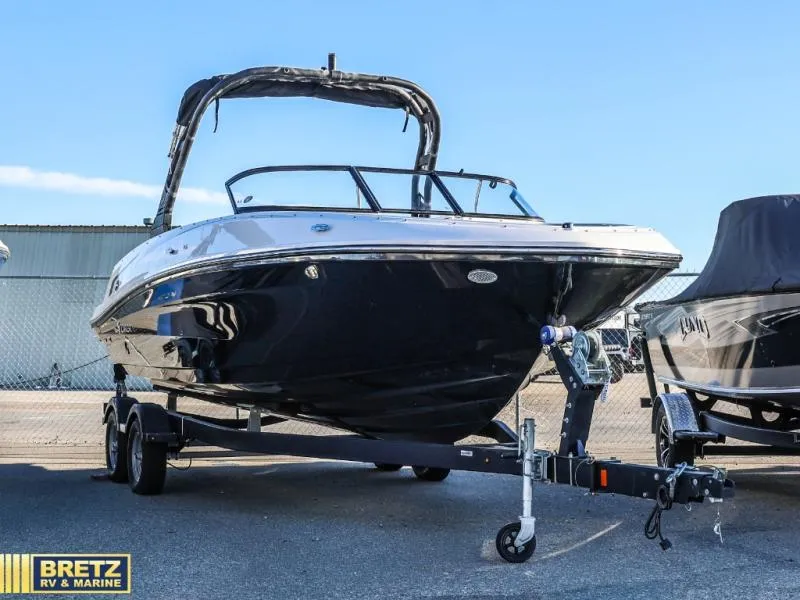 Slide: The Image of Bayliner VR6 Bowrider 2026 - 3