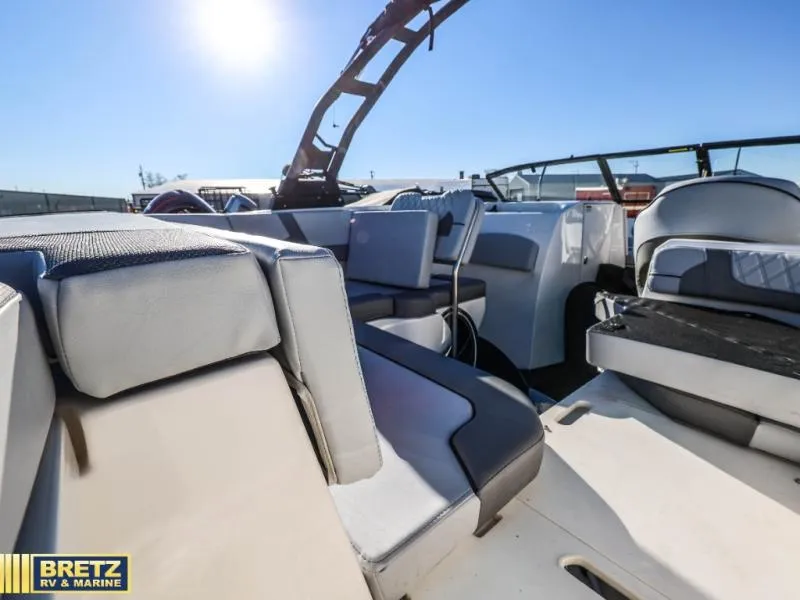 Slide: The Image of Bayliner VR6 Bowrider 2026 - 16