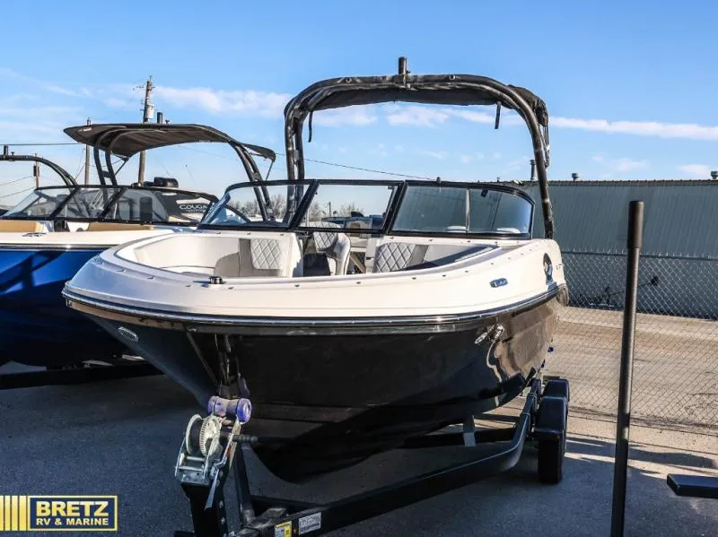 Slide: The Image of Bayliner VR6 Bowrider 2026 - 6