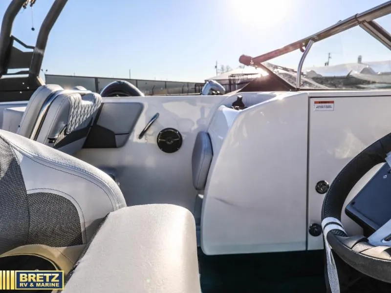 Slide: The Image of Bayliner VR6 Bowrider 2026 - 13