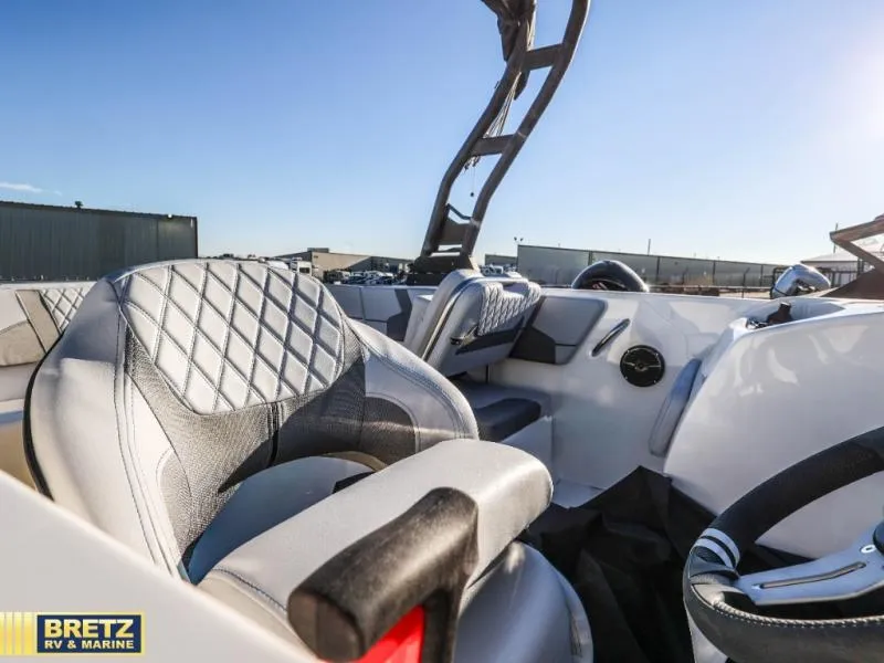 Slide: The Image of Bayliner VR6 Bowrider 2026 - 11