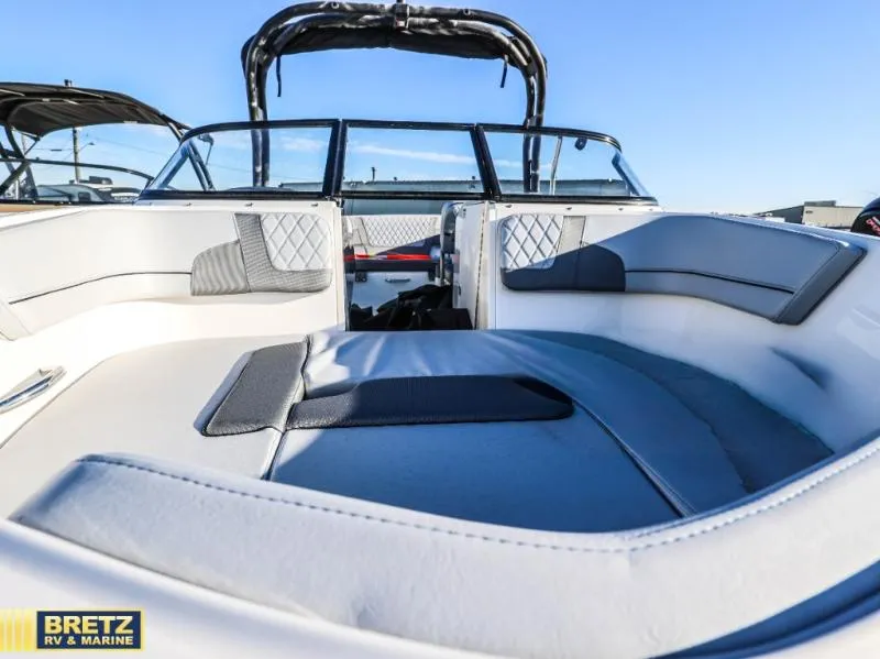 Slide: The Image of Bayliner VR6 Bowrider 2026 - 10