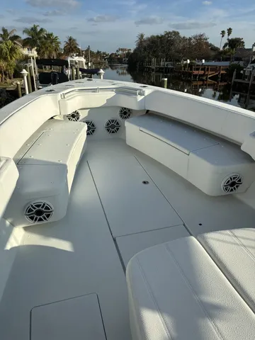 Slide: The Image of Contender 39ST 39' 2024 - 12