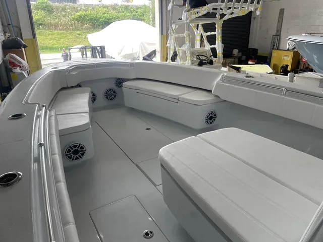 Slide: The Image of Contender 39ST 39' 2024 - 19