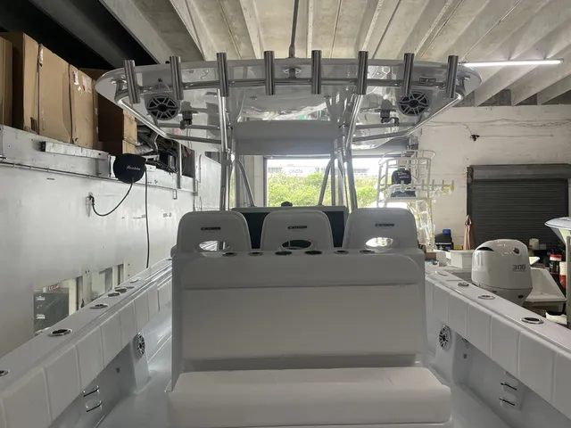 Slide: The Image of Contender 39ST 39' 2024 - 20
