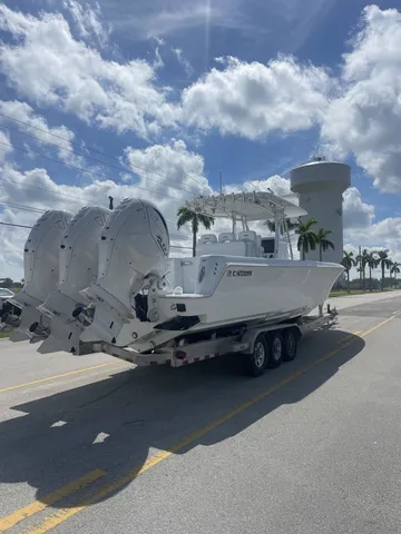Slide: The Image of Contender 39ST 39' 2024 - 3
