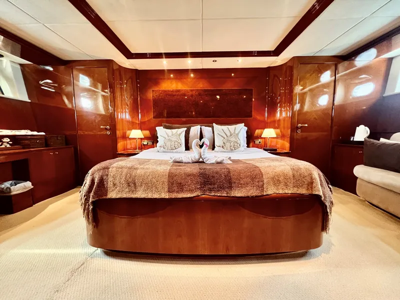 Slide: The Image of Azimut 100 1998 - 15