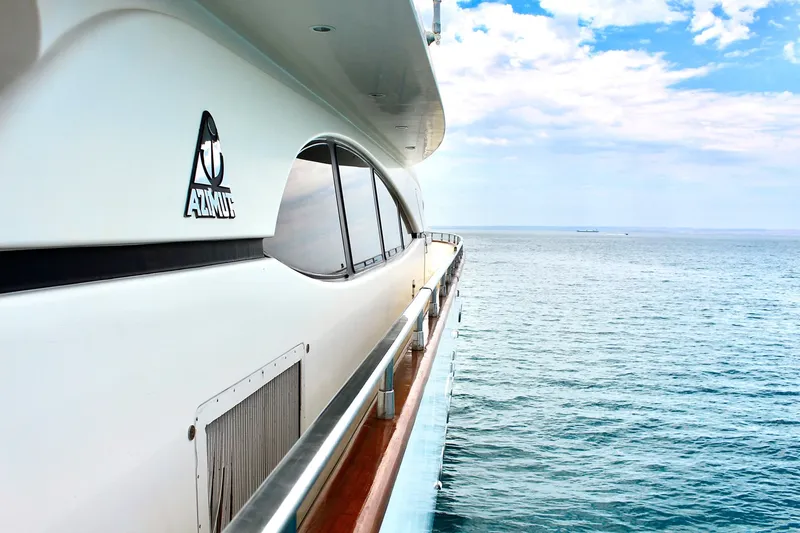 Slide: The Image of Azimut 100 1998 - 2