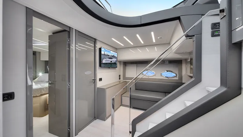 Slide: The Image of Pershing 62 2020 - 24