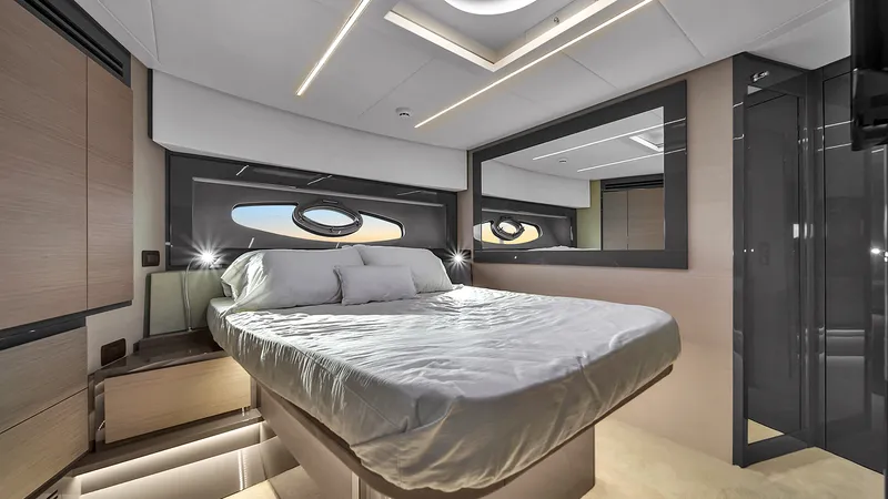 Slide: The Image of Pershing 62 2020 - 28