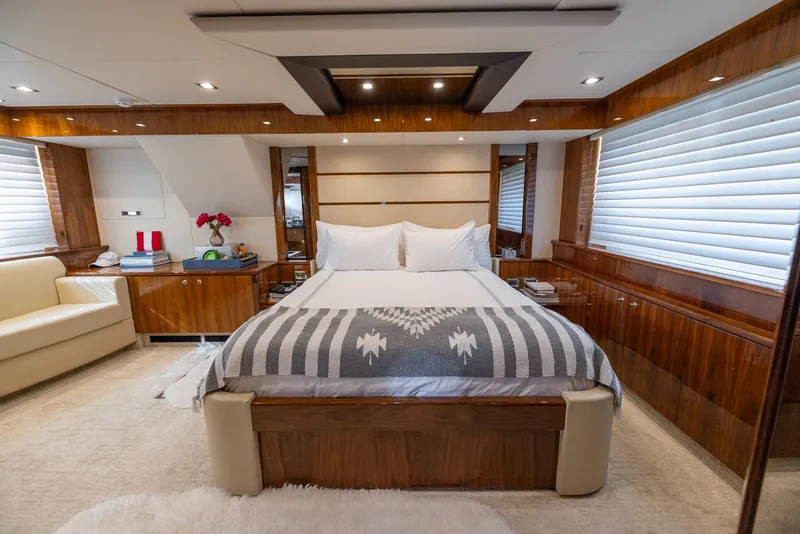 Slide: The Image of Sunseeker 88 2011 - 29