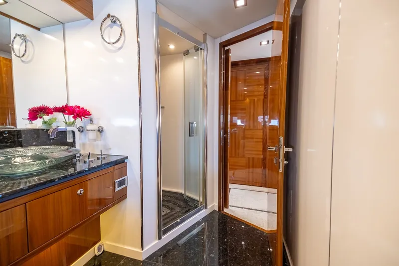 Slide: The Image of Sunseeker 88 2011 - 37