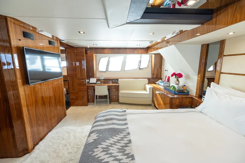 Slide: The Image of Sunseeker 88 2011 - 31