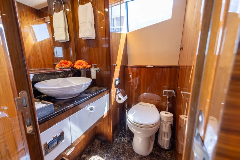 Slide: The Image of Sunseeker 88 2011 - 39