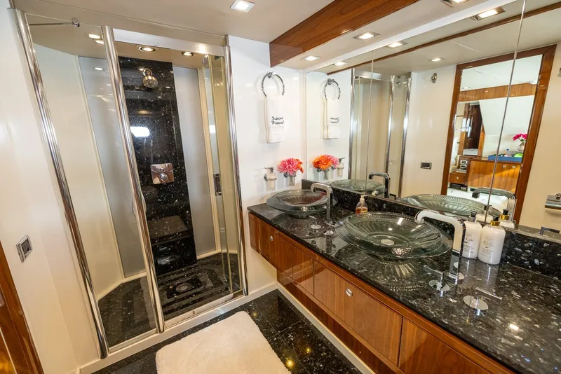 Slide: The Image of Sunseeker 88 2011 - 36