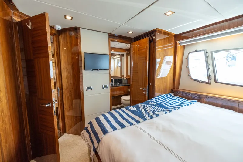 Slide: The Image of Sunseeker 88 2011 - 27
