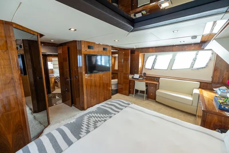 Slide: The Image of Sunseeker 88 2011 - 32
