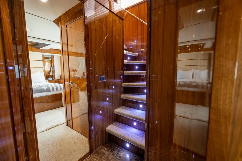 Slide: The Image of Sunseeker 88 2011 - 23