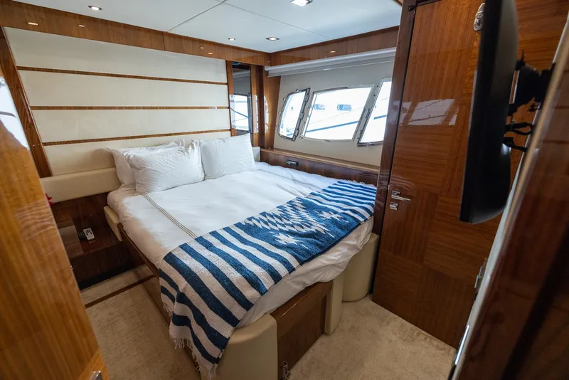 Slide: The Image of Sunseeker 88 2011 - 25