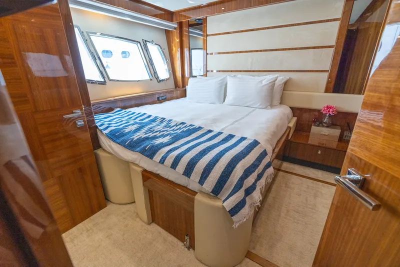 Slide: The Image of Sunseeker 88 2011 - 26