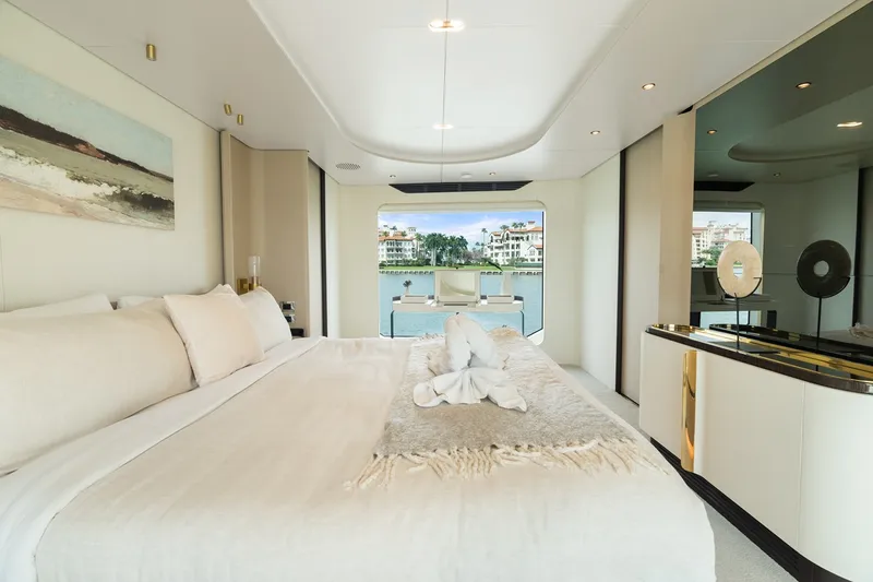 Slide: The Image of Azimut 105 2022 - 22