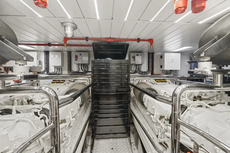 Slide: The Image of Azimut 105 2022 - 32