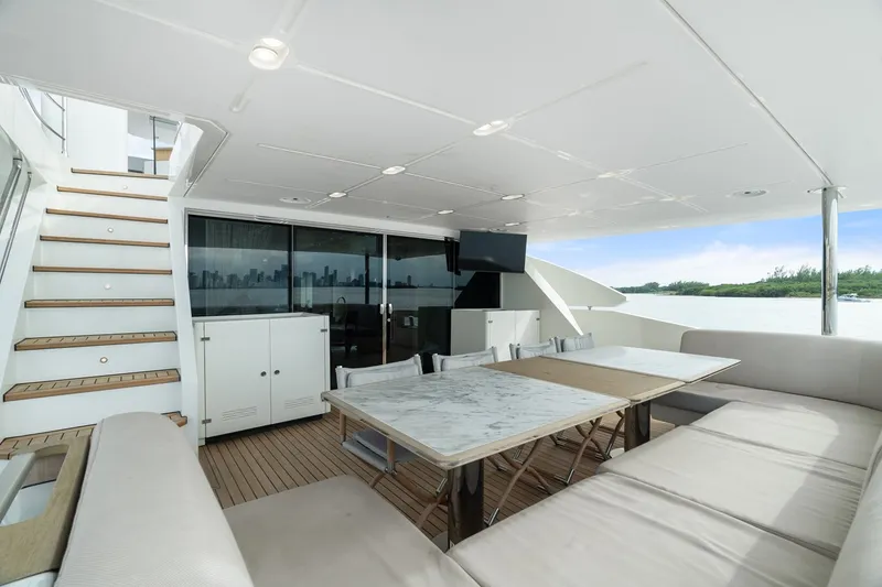 Slide: The Image of Azimut 105 2022 - 13