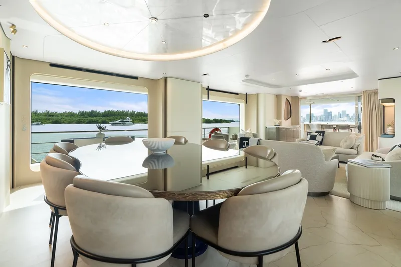 Slide: The Image of Azimut 105 2022 - 17