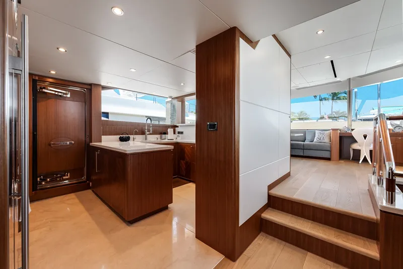 Slide: The Image of Ocean Alexander 100 2017 - 15