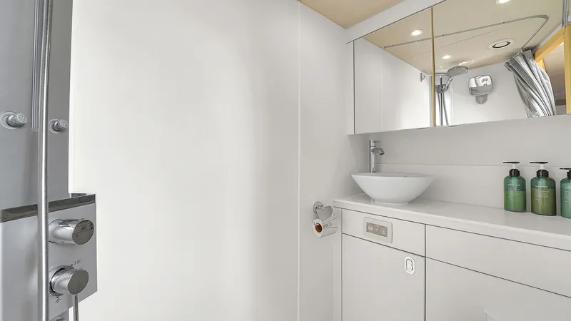 Slide: The Image of Sunseeker 75 2015 - 35