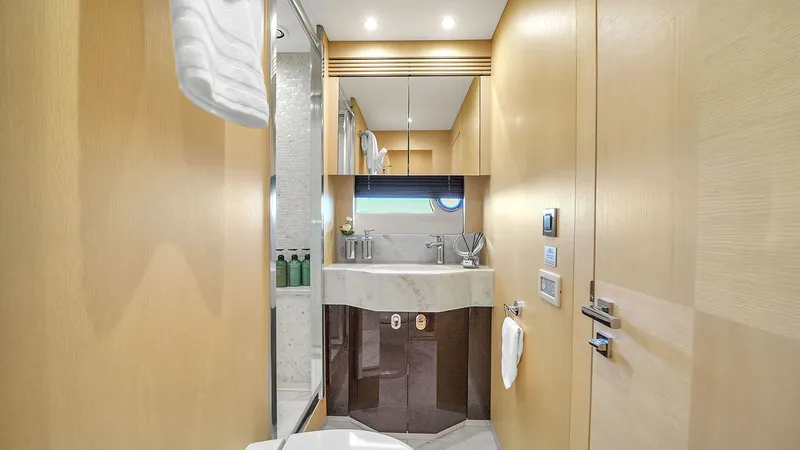 Slide: The Image of Sunseeker 75 2015 - 31