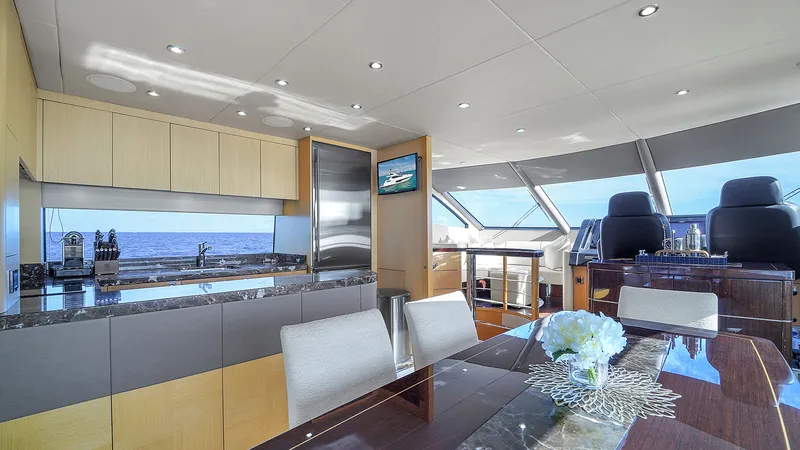 Slide: The Image of Sunseeker 75 2015 - 18