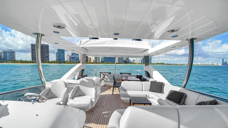 Slide: The Image of Sunseeker 75 2015 - 10