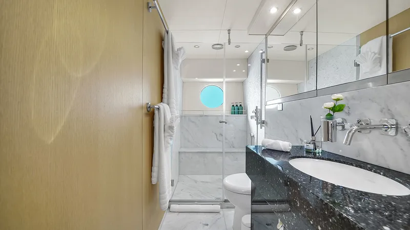 Slide: The Image of Sunseeker 75 2015 - 27