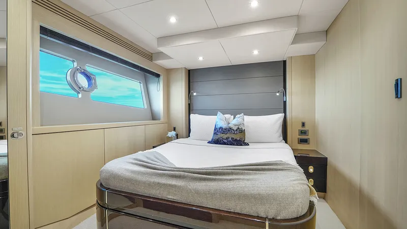 Slide: The Image of Sunseeker 75 2015 - 30