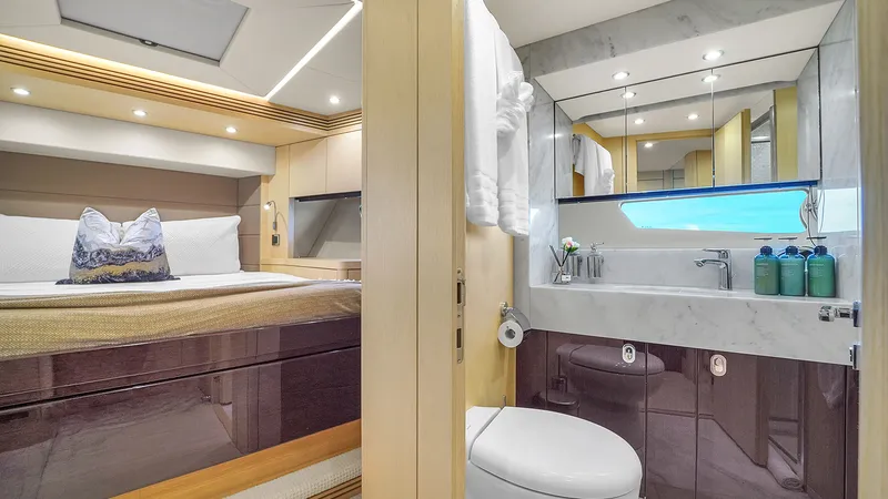 Slide: The Image of Sunseeker 75 2015 - 29
