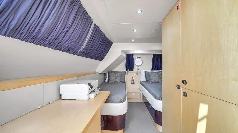 Slide: The Image of Sunseeker 75 2015 - 34