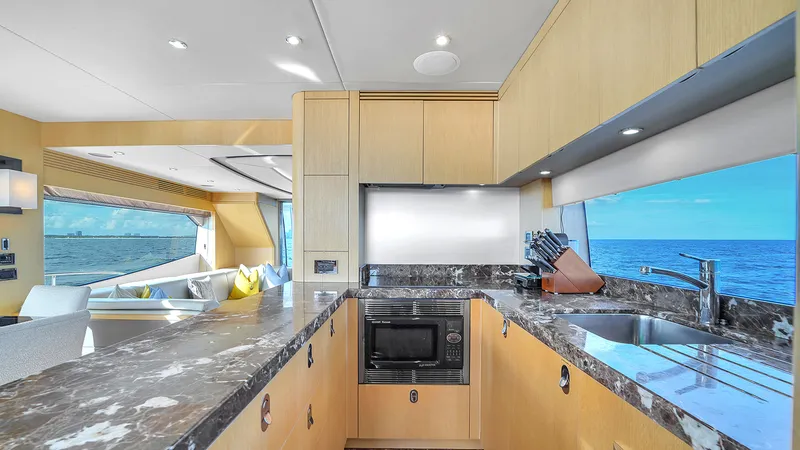 Slide: The Image of Sunseeker 75 2015 - 20