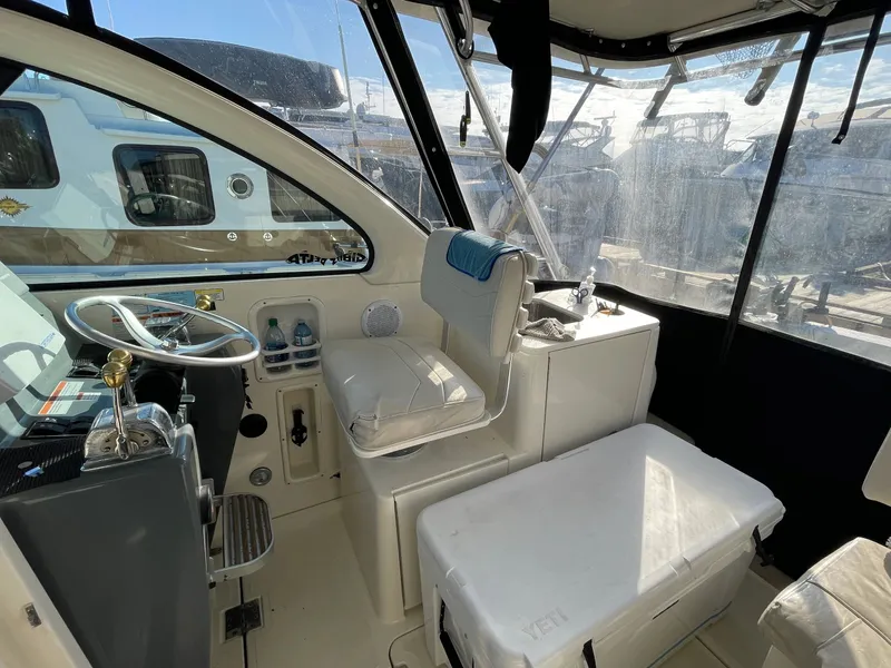 Slide: The Image of Pursuit 3100 Offshore 2005 - 11