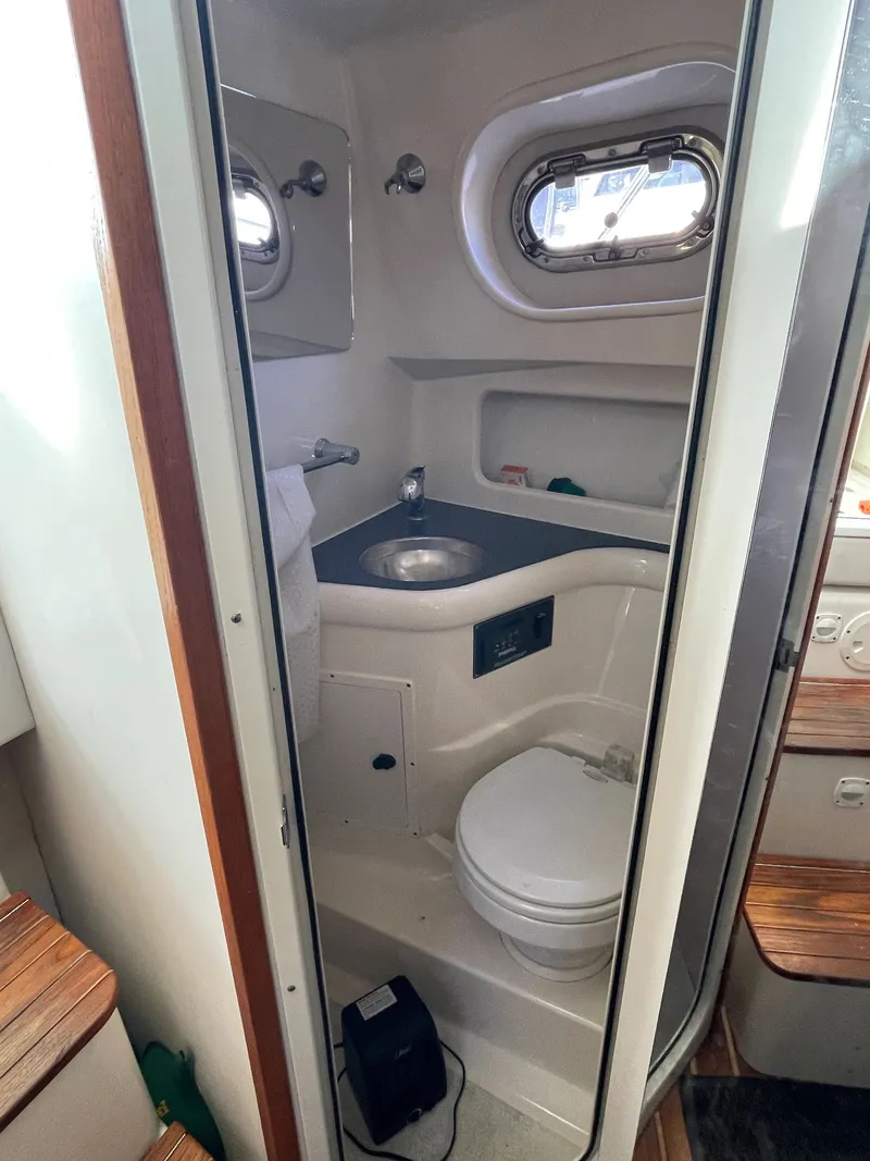 Slide: The Image of Pursuit 3100 Offshore 2005 - 14