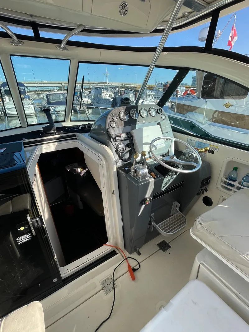 Slide: The Image of Pursuit 3100 Offshore 2005 - 10