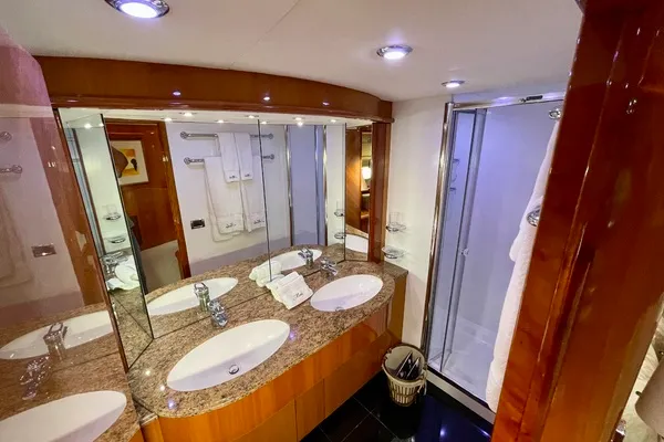 Slide: The Image of Sunseeker 82 2005 - 19