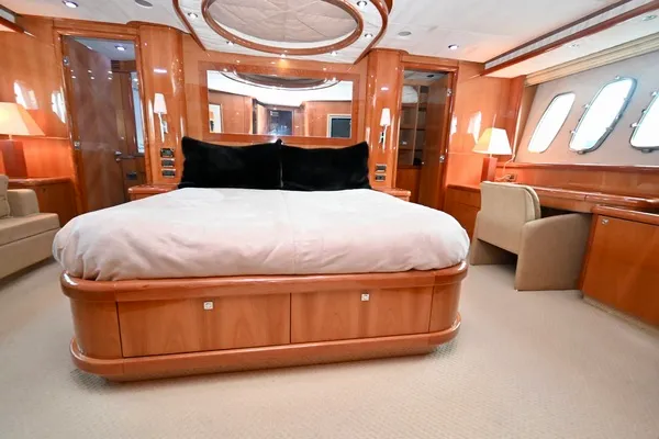 Slide: The Image of Sunseeker 82 2005 - 14